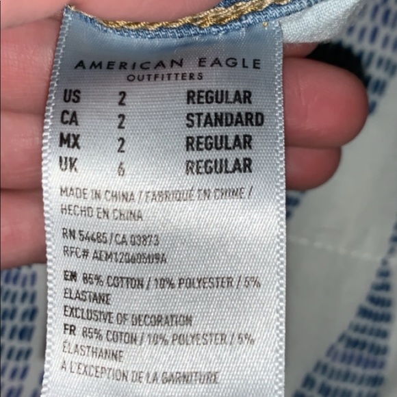 Size 2 American Eagle jeans - Picture 3 of 4